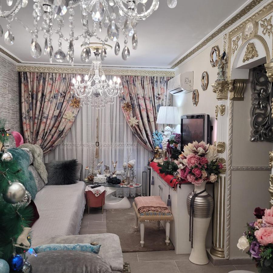 Shared Accommodation A Room With A View Of The Garden Sevilla Exteriér fotografie