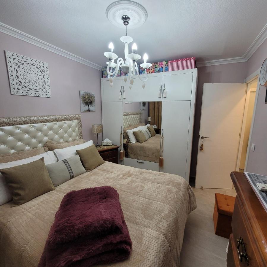 Shared Accommodation A Room With A View Of The Garden Sevilla Exteriér fotografie