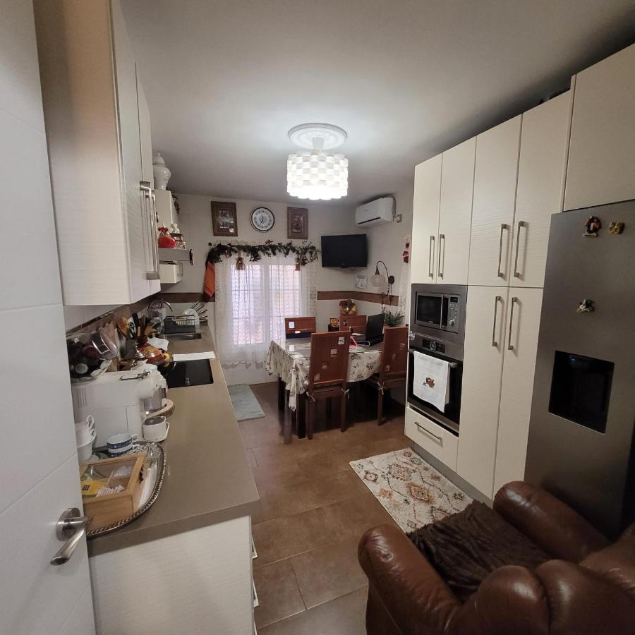 Shared Accommodation A Room With A View Of The Garden Sevilla Exteriér fotografie